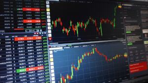 how to read crypto charts
