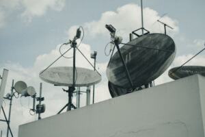 how does blockstream satellite work